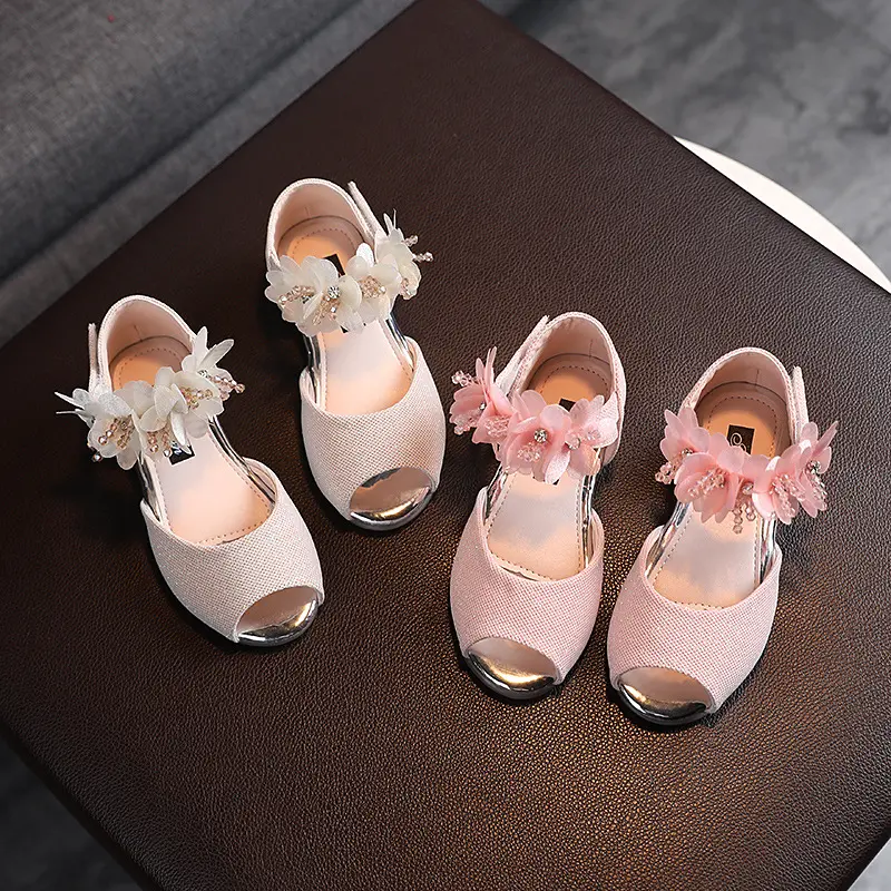 صنادل صيفية للأطفال حذاء أميرات زجاجي جديد بكعب عالٍ للفتيات الصغيرات حذاء أبيض بنعل ناعم